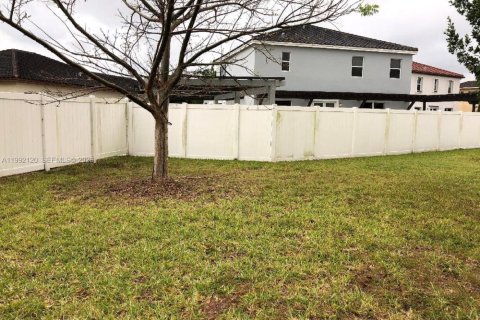 House in Miami, Florida 3 bedrooms, 245.26 sq.m. № 2066833 - photo 8