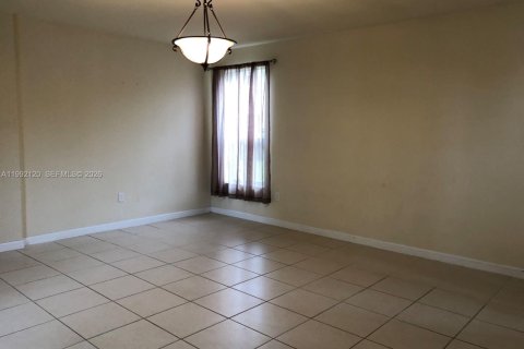 House in Miami, Florida 3 bedrooms, 245.26 sq.m. № 2066833 - photo 30