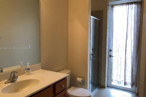 House in Miami, Florida 3 bedrooms, 245.26 sq.m. № 2066833 - photo 5