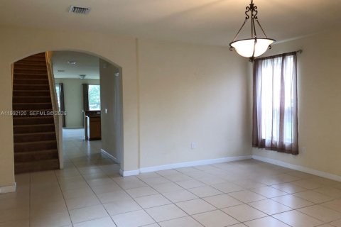 House in Miami, Florida 3 bedrooms, 245.26 sq.m. № 2066833 - photo 29