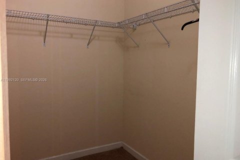 House in Miami, Florida 3 bedrooms, 245.26 sq.m. № 2066833 - photo 21