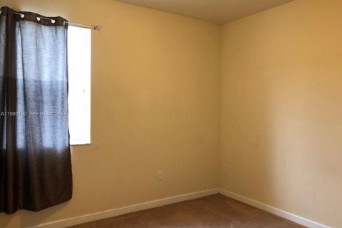 House in Miami, Florida 3 bedrooms, 245.26 sq.m. № 2066833 - photo 25