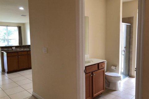 House in Miami, Florida 3 bedrooms, 245.26 sq.m. № 2066833 - photo 4