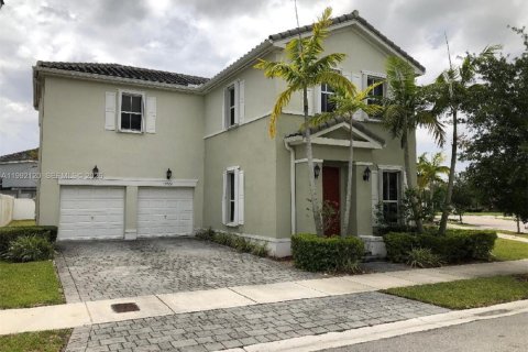 House in Miami, Florida 3 bedrooms, 245.26 sq.m. № 2066833