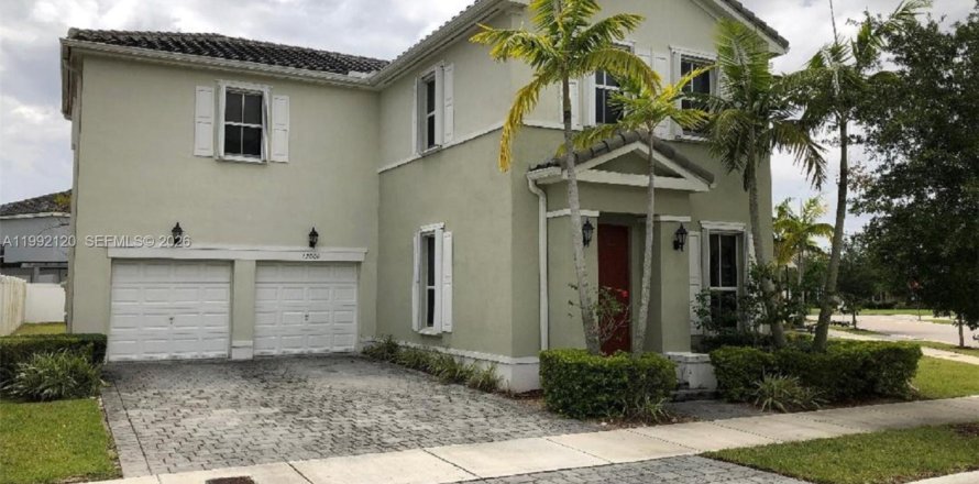 House in Miami, Florida 3 bedrooms, 245.26 sq.m. № 2066833