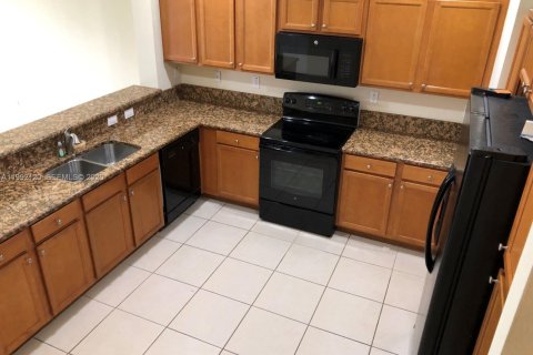 House in Miami, Florida 3 bedrooms, 245.26 sq.m. № 2066833 - photo 3