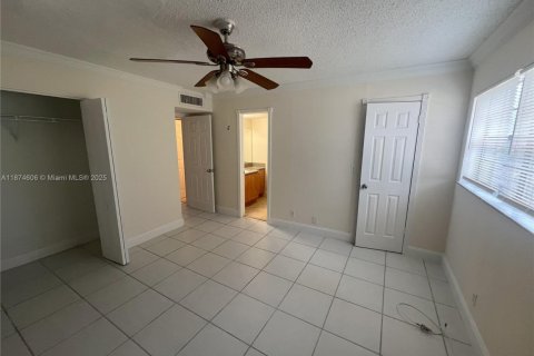 Condo in Coral Springs, Florida, 3 bedrooms № 1980176 - photo 11