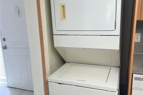 Condo in Coral Springs, Florida, 3 bedrooms № 1980176 - photo 13