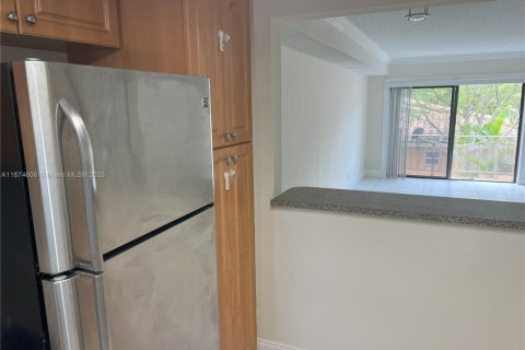 Condo in Coral Springs, Florida, 3 bedrooms № 1980176 - photo 1