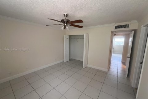 Condo in Coral Springs, Florida, 3 bedrooms № 1980176 - photo 9