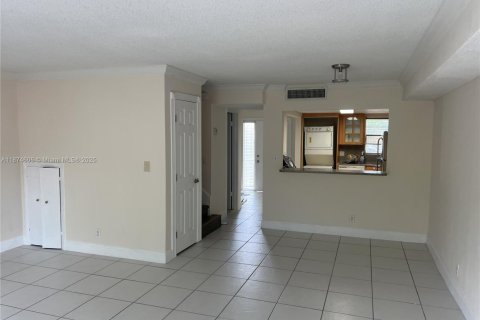 Condo in Coral Springs, Florida, 3 bedrooms № 1980176 - photo 3