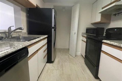 Снять в аренду кондоминиум в Корал-Спрингс, Флорида 1 спальня, 65.03м2, № 2036168 - фото 3