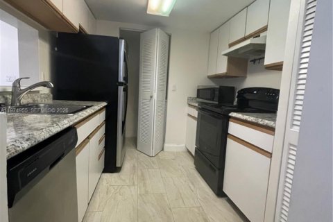 Снять в аренду кондоминиум в Корал-Спрингс, Флорида 1 спальня, 65.03м2, № 2036168 - фото 2