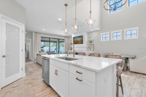Casa en venta en Odessa, Florida, 4 dormitorios, 223.99 m2 № 2377950 - foto 3
