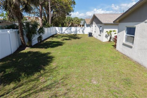 Commercial property in Tampa, Florida 4 bedrooms, 170.2 sq.m. № 2093769 - photo 13