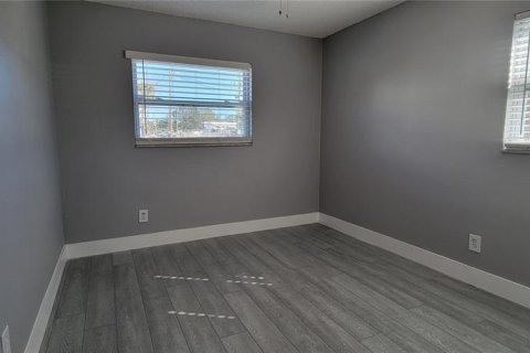 Commercial property in Tampa, Florida 4 bedrooms, 170.2 sq.m. № 2093769 - photo 9