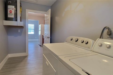 Commercial property in Tampa, Florida 4 bedrooms, 170.2 sq.m. № 2093769 - photo 6