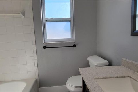 Commercial property in Tampa, Florida 4 bedrooms, 170.2 sq.m. № 2093769 - photo 8