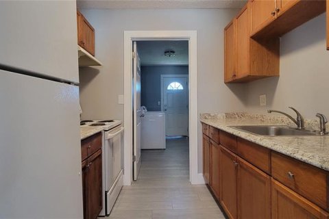Commercial property in Tampa, Florida 4 bedrooms, 170.2 sq.m. № 2093769 - photo 4