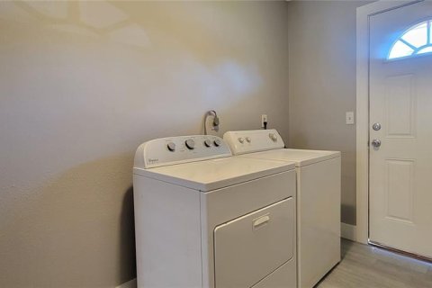Commercial property in Tampa, Florida 4 bedrooms, 170.2 sq.m. № 2093769 - photo 5