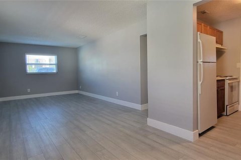 Commercial property in Tampa, Florida 4 bedrooms, 170.2 sq.m. № 2093769 - photo 3