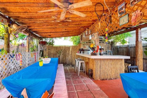 Villa ou maison à vendre à Miami, Floride: 4 chambres, 148.18 m2 № 1991163 - photo 2