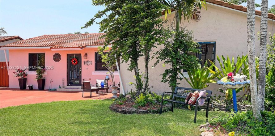 Villa ou maison à Miami, Floride 4 chambres, 148.18 m2 № 1991163