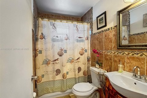Villa ou maison à vendre à Miami, Floride: 4 chambres, 148.18 m2 № 1991163 - photo 8