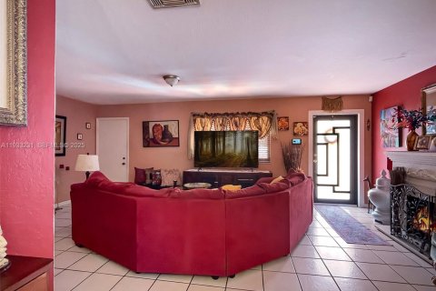 Villa ou maison à vendre à Miami, Floride: 4 chambres, 148.18 m2 № 1991163 - photo 3