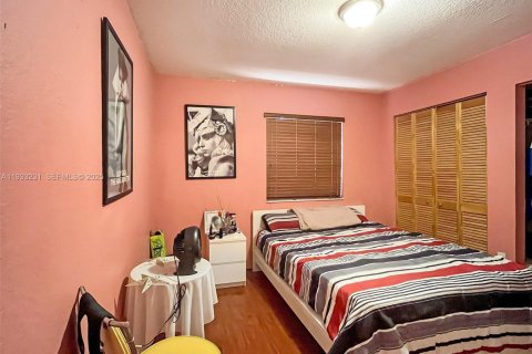 Villa ou maison à vendre à Miami, Floride: 4 chambres, 148.18 m2 № 1991163 - photo 11