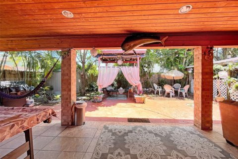Villa ou maison à vendre à Miami, Floride: 4 chambres, 148.18 m2 № 1991163 - photo 12