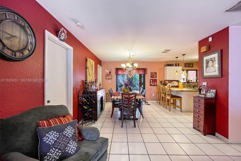 Villa ou maison à vendre à Miami, Floride: 4 chambres, 148.18 m2 № 1991163 - photo 4