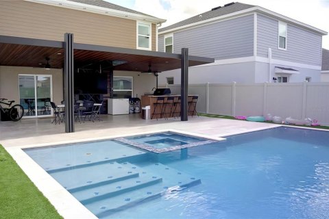 House in Davenport, Florida 4 bedrooms, 179.49 sq.m. № 2201365 - photo 2