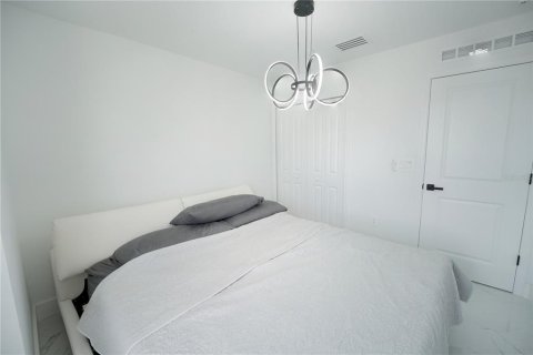 House in Davenport, Florida 4 bedrooms, 179.49 sq.m. № 2201365 - photo 18