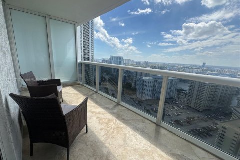 Condo in Hallandale Beach, Florida, 3 bedrooms  № 1953373 - photo 11