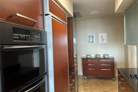 Condo in Hallandale Beach, Florida, 3 bedrooms  № 1953373 - photo 19