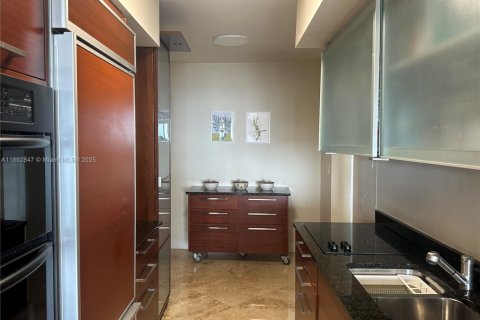 Condo in Hallandale Beach, Florida, 3 bedrooms  № 1953373 - photo 22