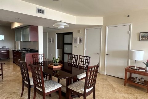 Condo in Hallandale Beach, Florida, 3 bedrooms  № 1953373 - photo 24