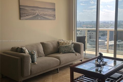 Condo in Hallandale Beach, Florida, 3 bedrooms  № 1953373 - photo 18