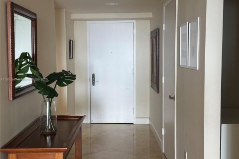 Condo in Hallandale Beach, Florida, 3 bedrooms  № 1953373 - photo 14