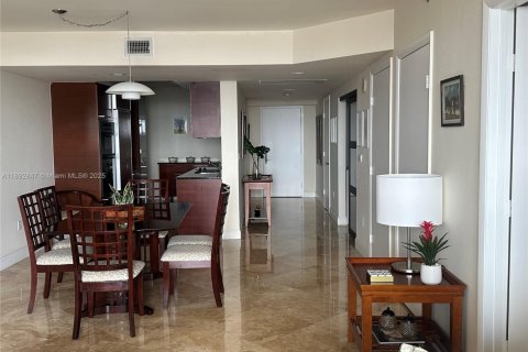 Condo in Hallandale Beach, Florida, 3 bedrooms  № 1953373 - photo 13