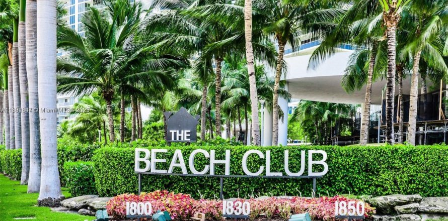 Condo in Hallandale Beach, Florida, 3 bedrooms  № 1953373