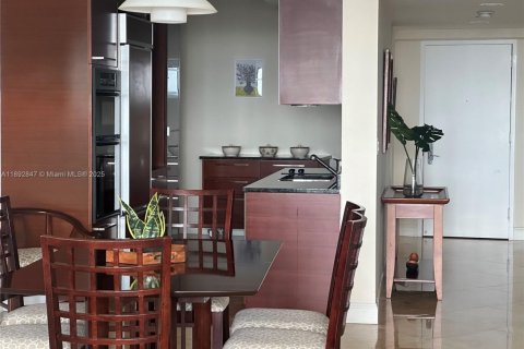 Condo in Hallandale Beach, Florida, 3 bedrooms  № 1953373 - photo 25