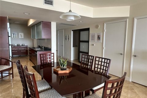 Condo in Hallandale Beach, Florida, 3 bedrooms  № 1953373 - photo 20