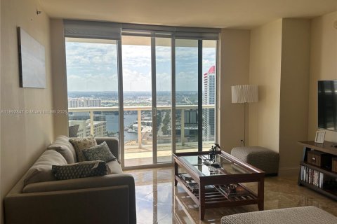 Condo in Hallandale Beach, Florida, 3 bedrooms  № 1953373 - photo 16