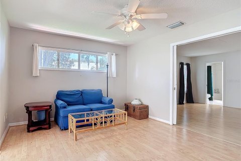 Casa en venta en Leesburg, Florida, 2 dormitorios, 167.22 m2 № 1918360 - foto 21