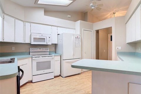 House in Leesburg, Florida 2 bedrooms, 167.22 sq.m. № 1918360 - photo 15