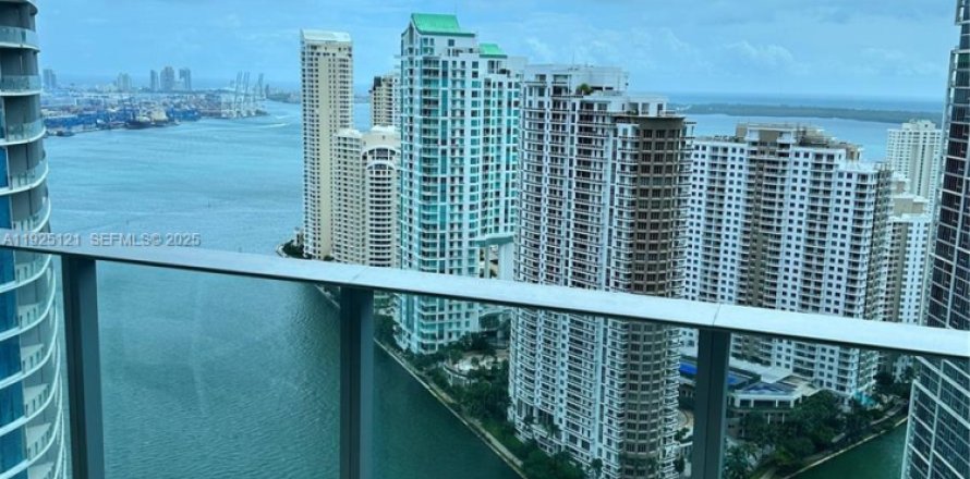 Кондоминиум с 2 спальнями в Майами, Флорида № 1983750