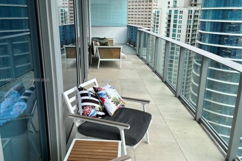 Снять в аренду кондоминиум в Майами, Флорида 2 спальни, 139.35м2, № 1983750 - фото 2