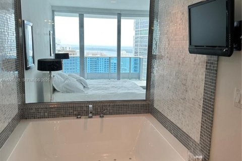 Снять в аренду кондоминиум в Майами, Флорида 2 спальни, 139.35м2, № 1983750 - фото 16